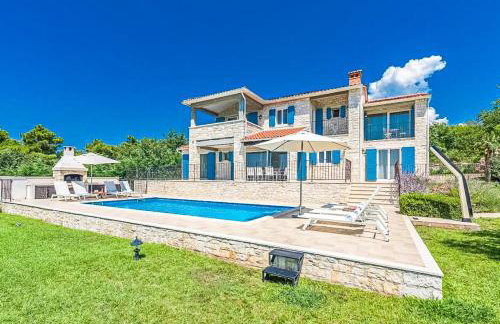 Villa Sterpazzi near Poreč with heated private pool, sea view, jacuzzi and sauna - Foto 34
