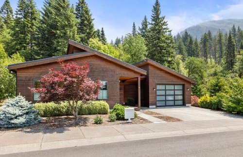 Mountain-View Retreat with Hot Tub & Waterfalls - Foto 1