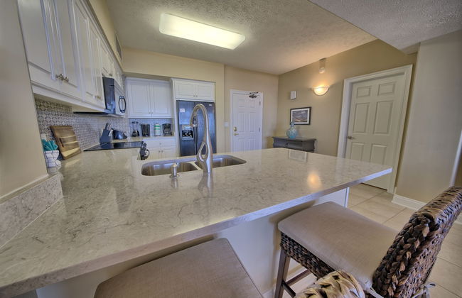 Astonishing Oceanfront Condo with Oversized Balcony to Enjoy Amazing Gulf View - Unit 0204 by RedAwning - Foto 16