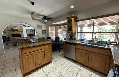 Paradise in Scottsdale with Pool Oasis & Game Room - Foto 10