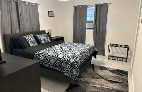 Whole House+Renovated+Pool+Lanai+BBQ+Close to All - Foto 7