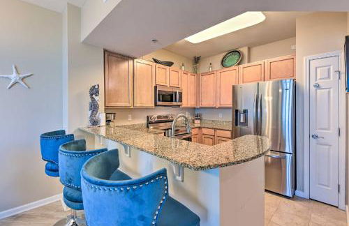Modern Resort Condo with Balcony - Walk to Beach! - Foto 11