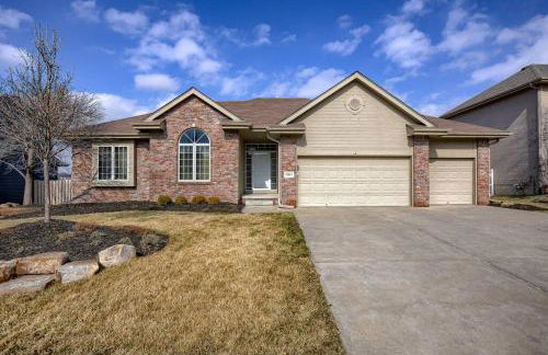 Spacious Pool House with tons of amenities! - Foto 33