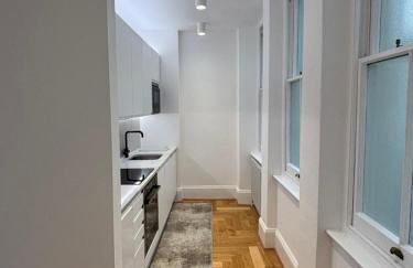 FOX ON THE HOE - Luxury Apartment accommodation - Photo 8