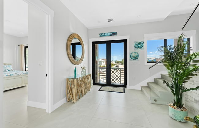 Luxury Seaside Escape Pool Dock Scenic Views - Foto 17