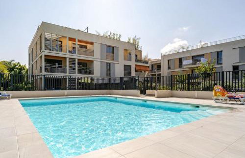 Newly Built Apartment with Pool, Walk to the Beach - Foto 31