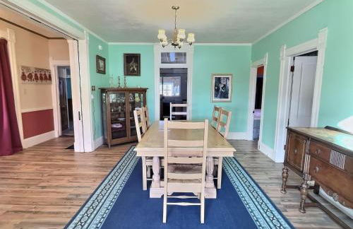 Gem Palace with Hot Tub Sauna - Photo 8