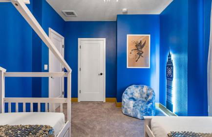 Contemporary 4BR Townhome with Pool & Themed Rooms - Foto 24