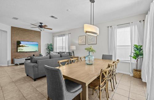 Family Nest 4-Bedroom Home Near Disney World - Photo 45