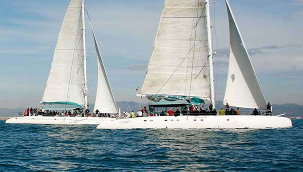 Paseo en catamarán con barbacoa por Jávea
