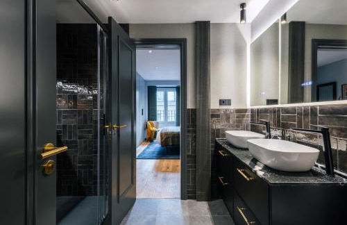 Stylish 4 suites +patio luxury apartment Gran Via - Photo 19