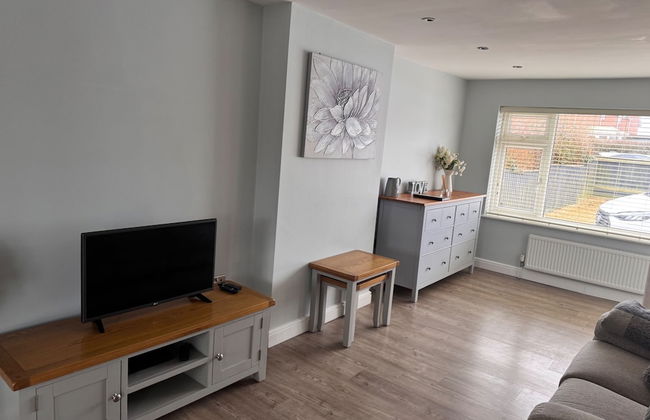 Pet-friendly - 2 Bedrooms Bungalow hot tub Parking - Foto 9