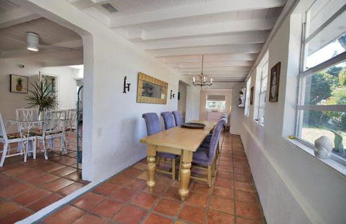 Pet Friendly & Firepit Minutes to Beach Sleeps 6 - Foto 10