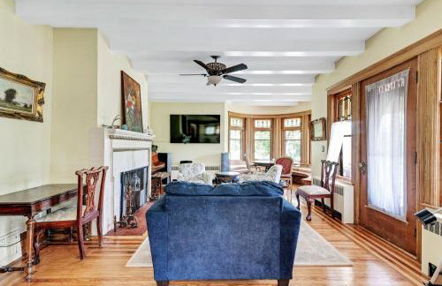 Mountain View Victorian with Convenient Location and Lots of Space tp Play farmhouse - Foto 12