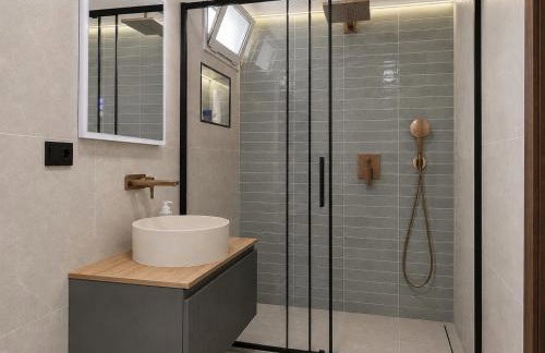 Villa with private pool & outdoor kitchen - Photo 45