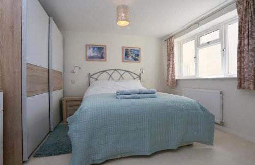 LATITUDE WEST by BOURNECOAST - An Impressive Holiday Apartment with FANTASTIC SEA VIEWS, a Balcony and Parking - FM6180 - Foto 17