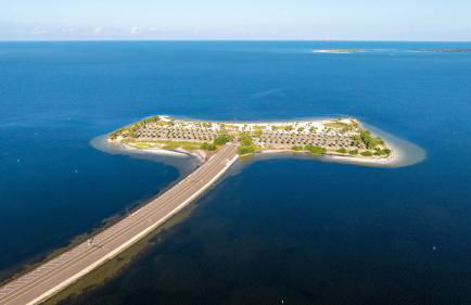 Luxury heated-pool home blocks from the beach - Foto 5