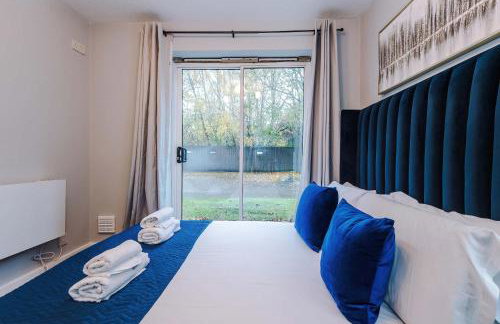 Long Stays Offers , New 2 Bed APT , Sleeps 3 , Wigan , Perfect for Relocations , Contractors , Families - Photo 56