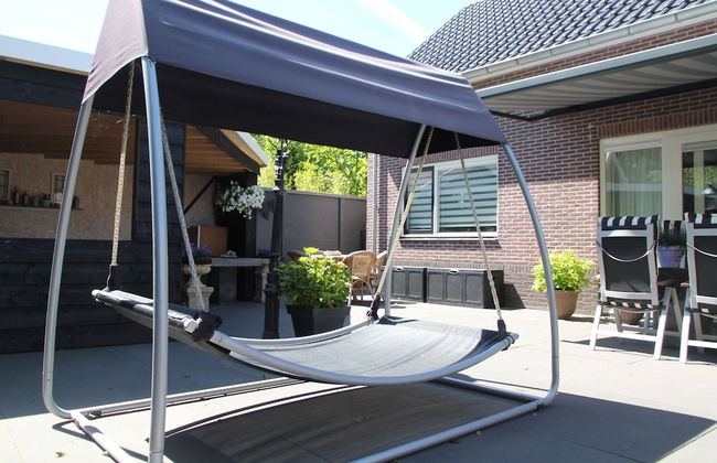 Modern Holiday Home With Veranda in Limmen - Foto 16