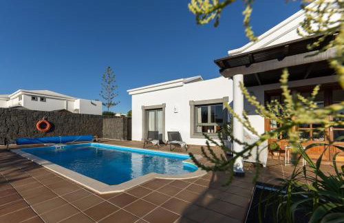 Villa Mo Luxury Heated Pool - Photo 1