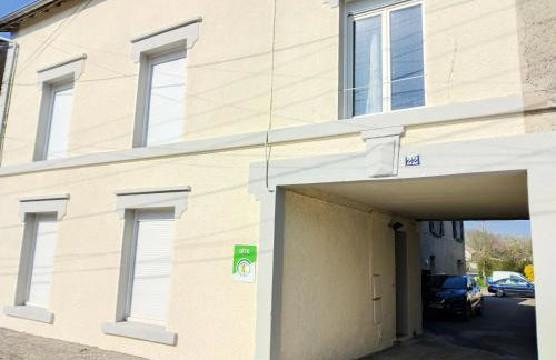 Les loges de Véro - RDC - Entièrement climatisé - Parking privé - Garage vélo moto - Rénové en 2025 - Classé 3 étoiles - 5 couchages - 2 ch - 1 canapé conv - WIFI - Boulangerie, petite restauration et restaurant à prox - À 5 mn du centre de Verdun - Foto 25