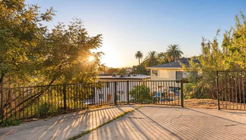 Echo Park Spacious Two-Bedroom Apartment with Private Yard and Parking - Foto 4