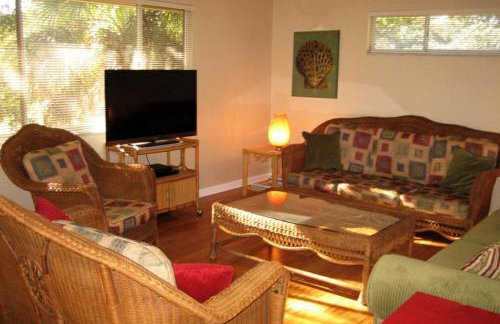 Remote Island Retreat with Private Ferry, Pool, Beach - Foto 27