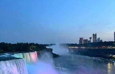 Beautiful 4Bedroom Retreat Close to Niagara Falls Your Home Away from Home - Foto 18