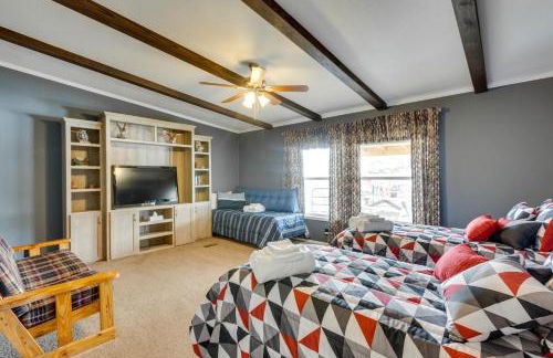 Spacious Tierra Amarilla Ranch House with Deck! - Foto 23