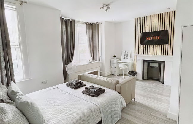 HM Stays - Minet Gardens Suites - Photo 1