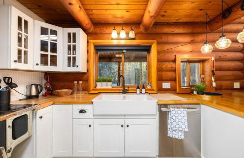 Riverfront getaway with sauna near mountains and hiking - Foto 24