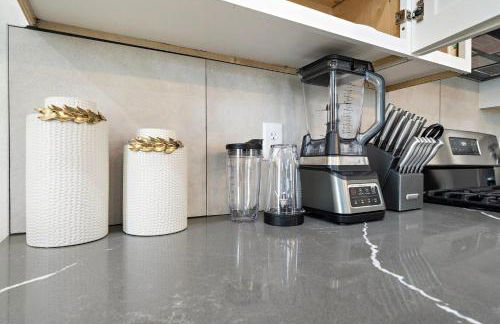 Near DT & Med Center Townhouse WiFi Games Pets - Foto 13