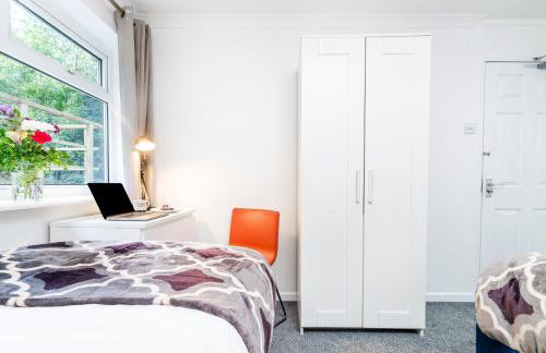 Mayflower 5-Bed Home, Contractors, Family, Harry Porter - Photo 6