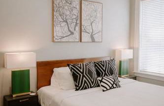 Stunning 4BR Townhome Rooftop City Views - Foto 62