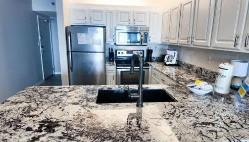 Stunning Views, 3bd/2ba w/ Private Balcony - Foto 2