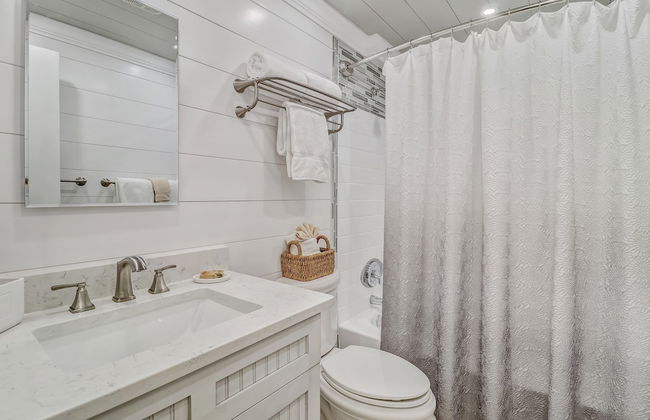 Beach Condo Miles-long Views Sand and Sea, Access to Private Fishing Pier by RedAwning - Foto 15