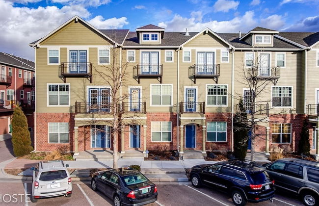 3BR Downtown Townhome /w Stunning Balcony Views! - Photo 32