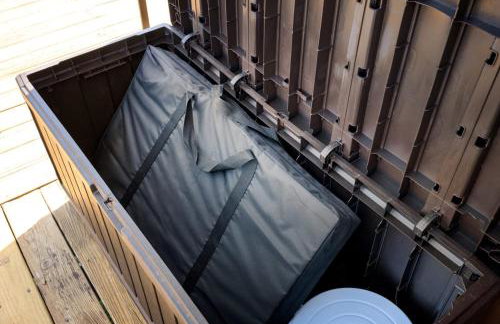 Lofted chalet cabin w hot tub fire pit & views - Foto 29