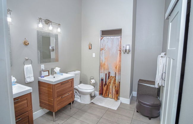 Southtown Classic 3br/2ba Mins From Downtown - Photo 18