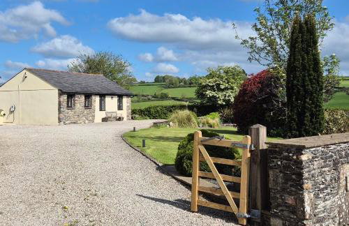 Lovely Little Garden Cottage, Tamar Valley, Cornwall - Photo 3