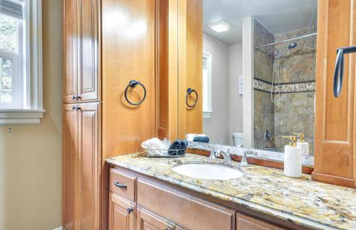 Portland Area Group Getaway Hot Tub and Views! - Foto 21