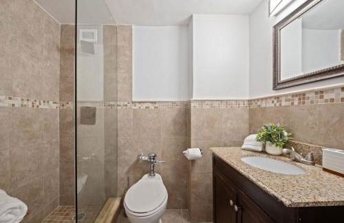 Beach Front 2 Bed Condo - Pool & Tiki Bar - Foto 13