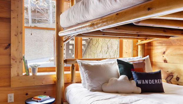 Riverbend Redesigned Cabin Hot Tub Firepit Billiards Mins to Pigeon Forge - Foto 2, Habitación