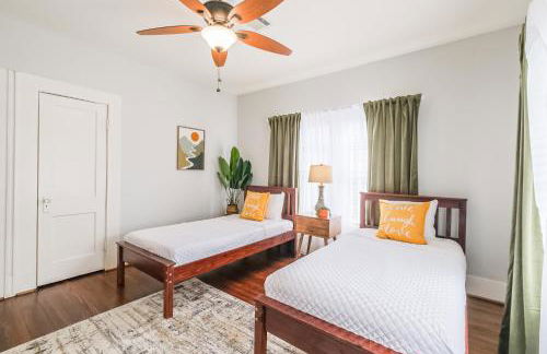 Lindale Charming Home Sleeps 4 Yard WiFi - Foto 17