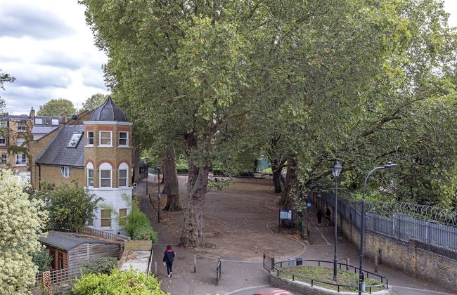 Pet-friendly Fulham 1-bed Apt, 2 Mins to Tube - Photo 19