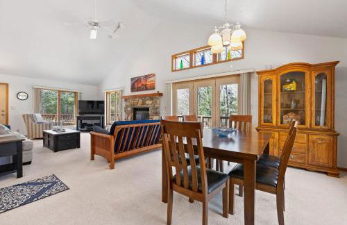 Blue Skies and Cherry Pies by Simple Life Rentals - Foto 5