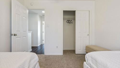 Spacious 8-Bed Home Near Tesla & Samsung Plants - Foto 3