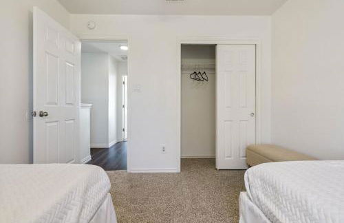 Spacious 8-Bed Home Near Tesla & Samsung Plants - Foto 3