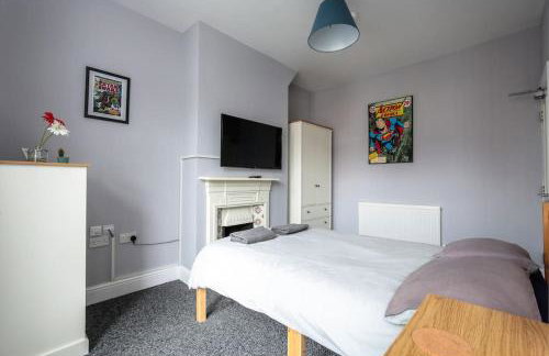 5 bedroom house, free parking, near football, sleeps 8 - Photo 19