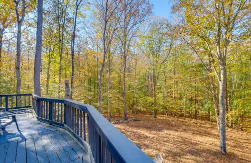 Spacious and Serene Lake Ridge Retreat with Game Room! - Foto 33